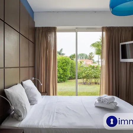 Air-conditioned With Double Garage In Mandelieu