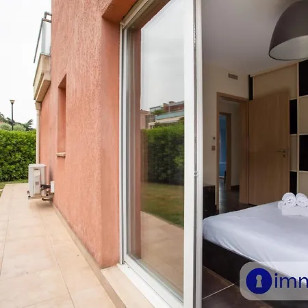 Air-conditioned With Double Garage In Lejlighed