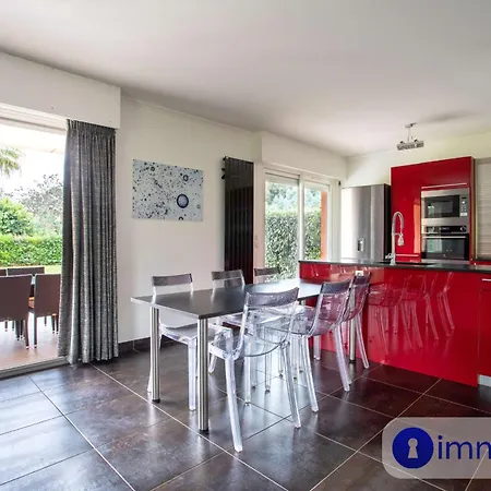 Air-conditioned With Double Garage In Lejlighed *